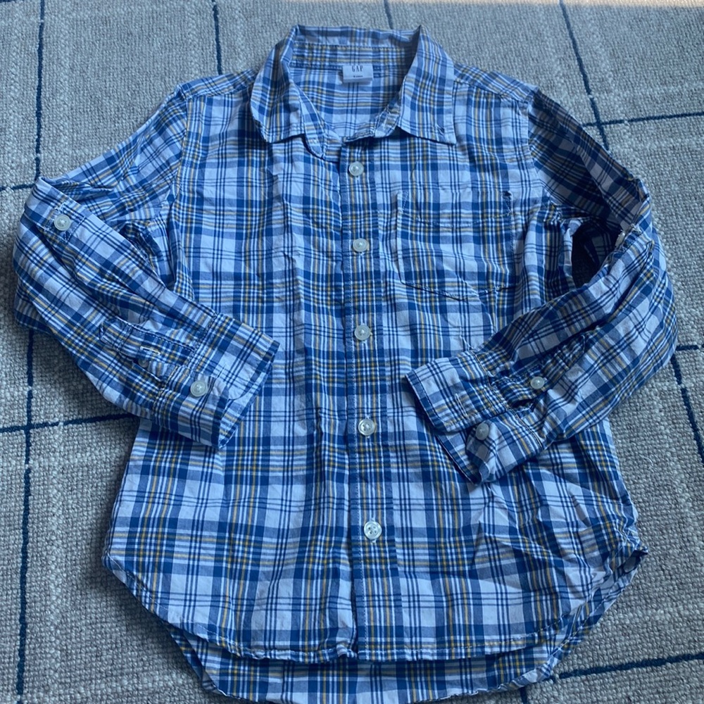 Long sleeve plaid, gap button down shirt